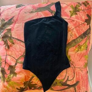 tna aritzia black one shoulder fitted tank bodysuit